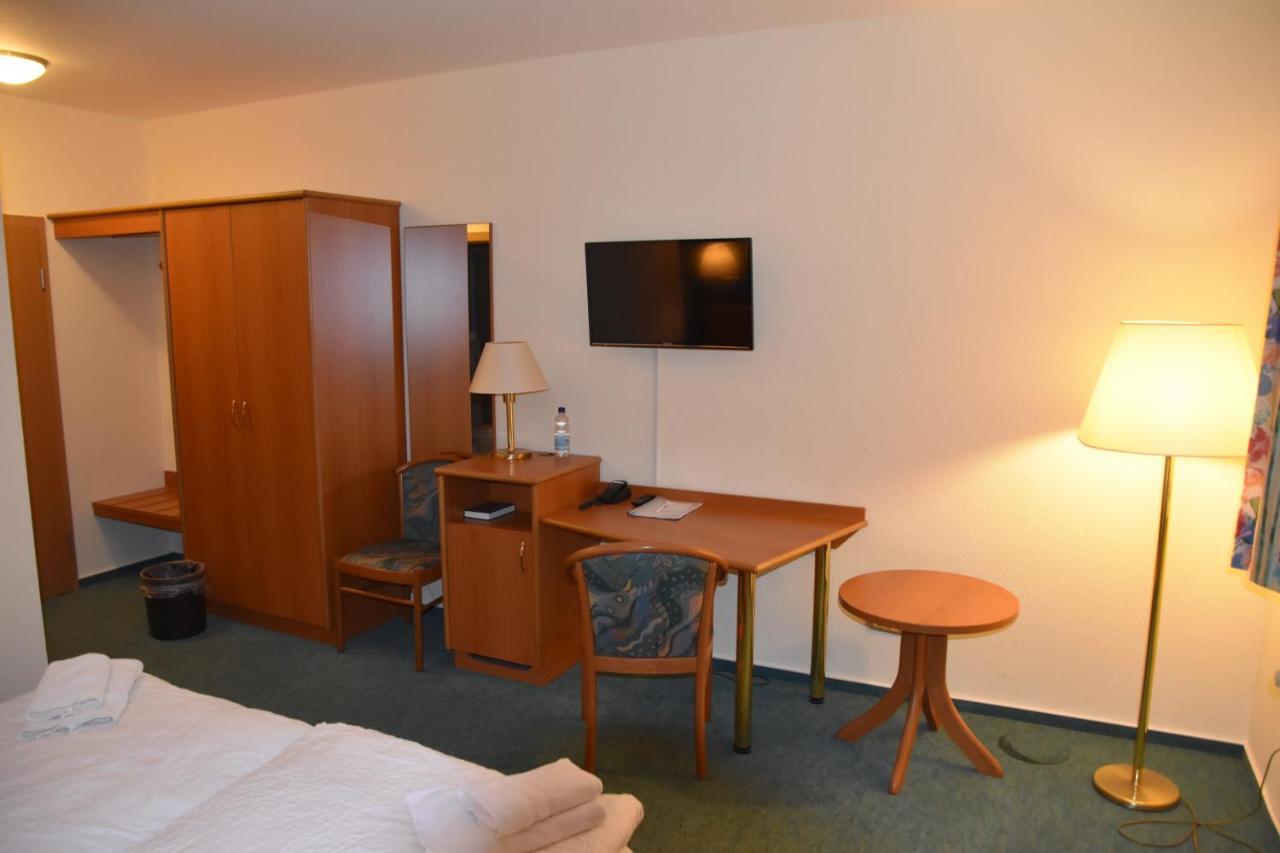 באד צווישנהם Hotel Zum Gesundbrunnen מראה חיצוני תמונה