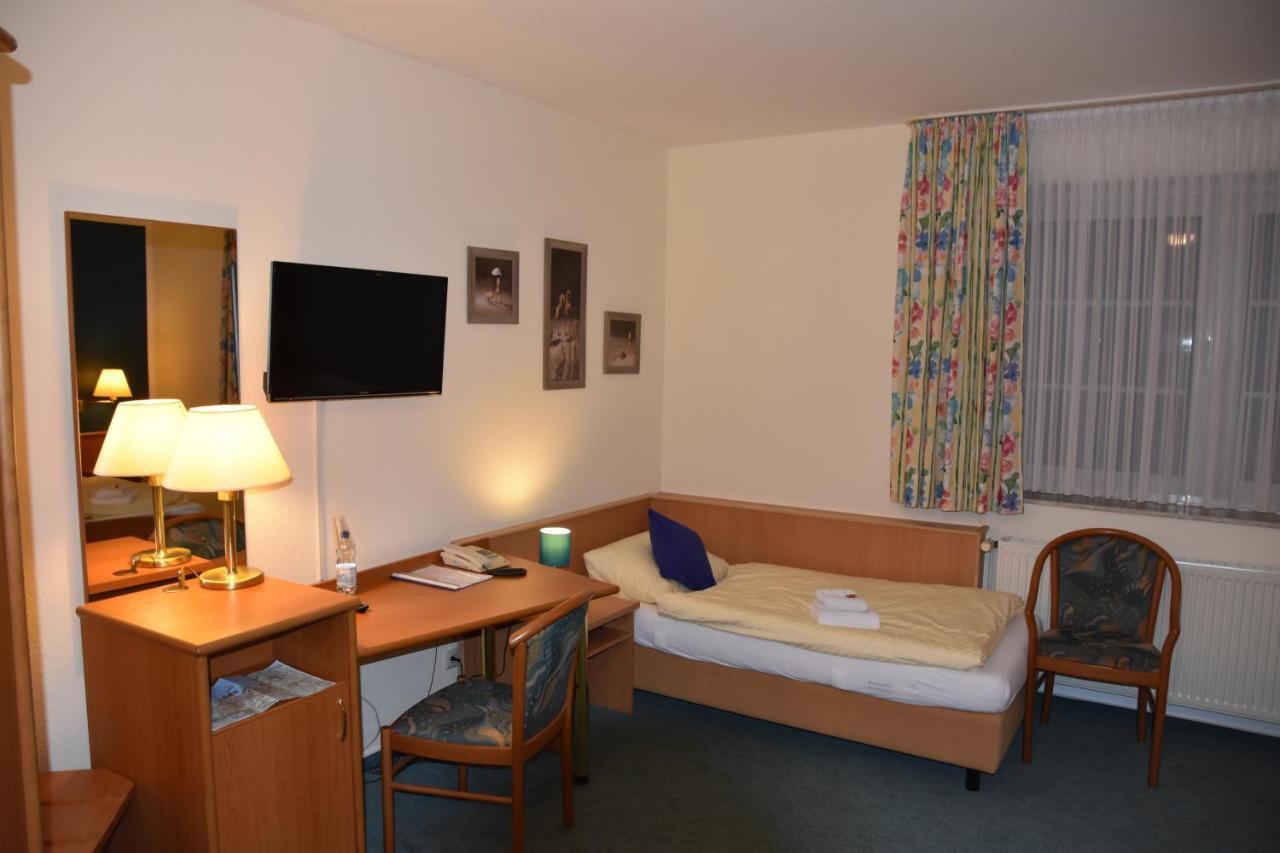 באד צווישנהם Hotel Zum Gesundbrunnen מראה חיצוני תמונה